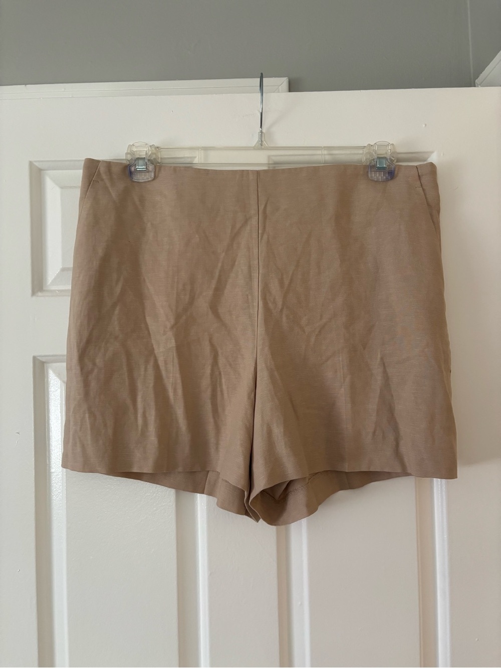 NWT Ann Taylor Linen Blend Tailored Shorts - Size 14 - Beige/Taupe